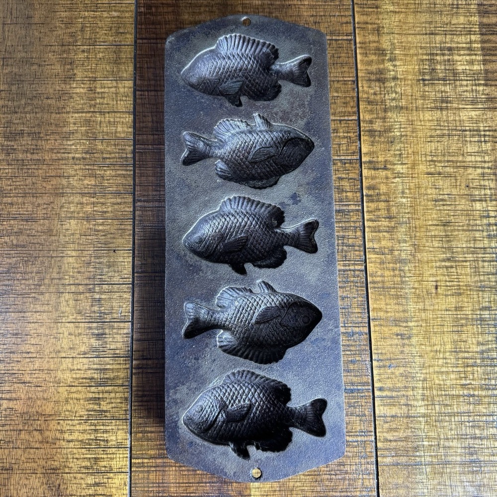 Vintage Lodge 5PP2 Cast Iron Fish Mold Pan Bluegill Cornbread Hushpuppies Muffin